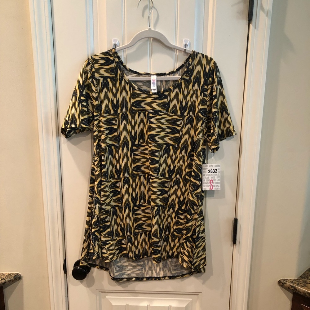 NWT Lularoe Perfect T